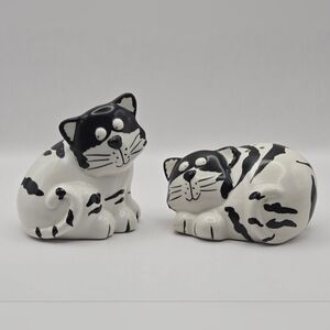 2002 Cassanova By Cheri Lane Black and White Ceramic Cat Salt And Pepper Shakers
